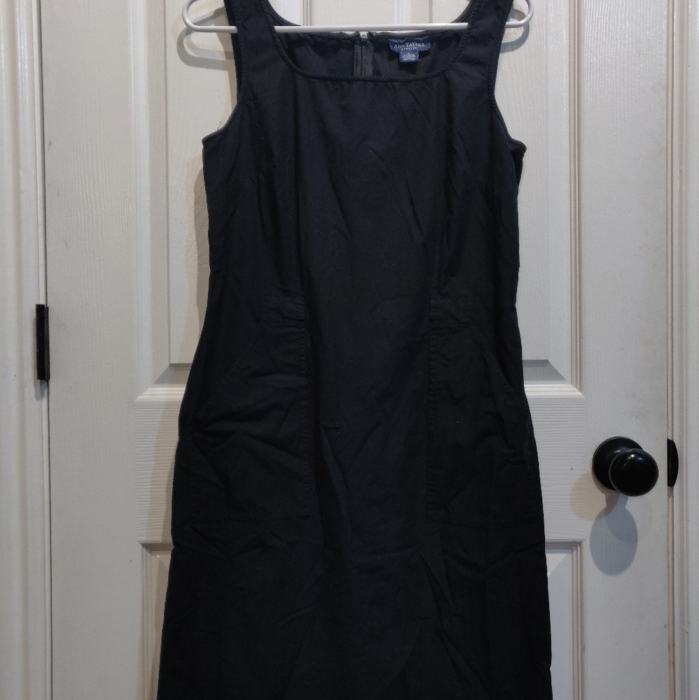 ANN TAYLOR - Sleeveless Little Black Dress